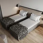 & Ξενοδοχείο 4*