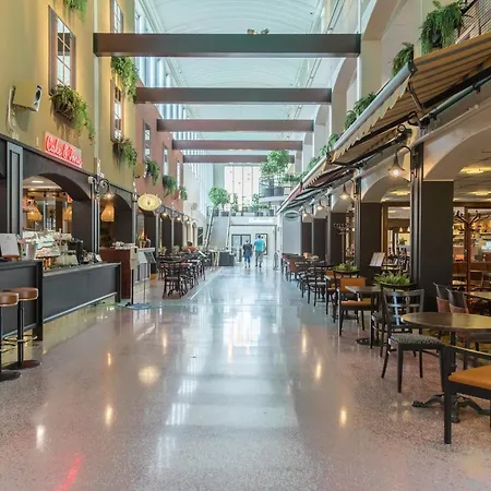 酒店 & 伊卡利宁