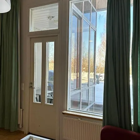 Hotel & 4*