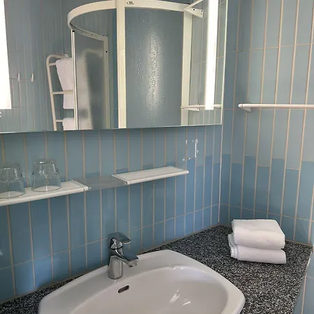 Hotel & 4*