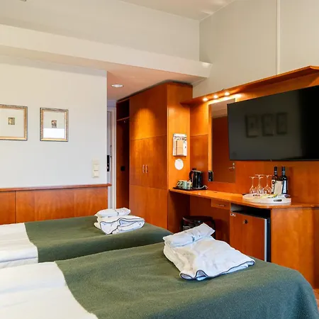 & Hotel 4*